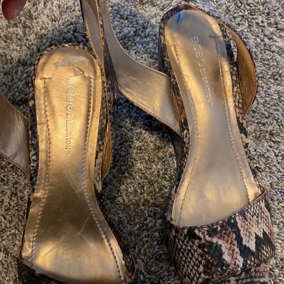 BCBGeneration Platform Wedges Size 7.5 - Picture 5 of 6
